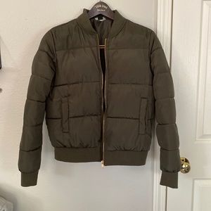 Khaki Puffer Jacket 🌲